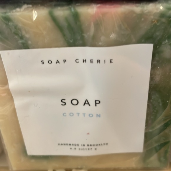 Shop Cherie Gift Set - Picture 3 of 5